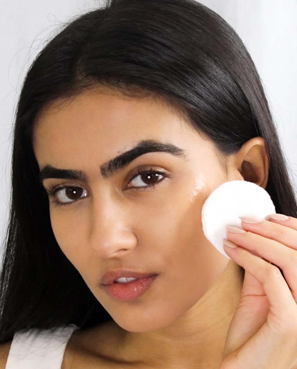 AAVRANI Balance Restoring Serum being used by model